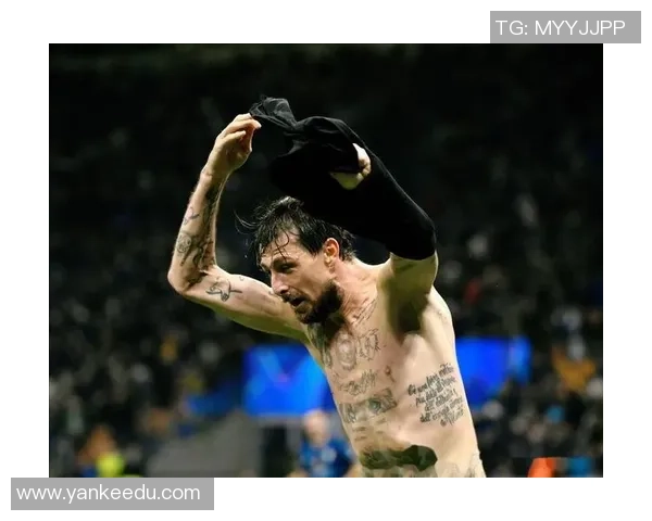 足球明星因脱衣庆祝被罚黄牌引发争议球迷热议比赛规则与运动员行为规范 足球明星因脱衣庆祝被罚黄牌引发争议球迷热议比赛规则与运动员行为规范