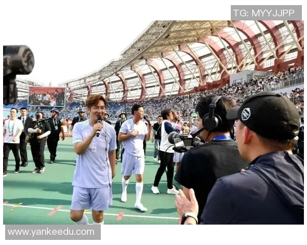 香港足球明星队在孝感激情对决展现足球魅力与团队精神 香港足球明星队在孝感激情对决展现足球魅力与团队精神